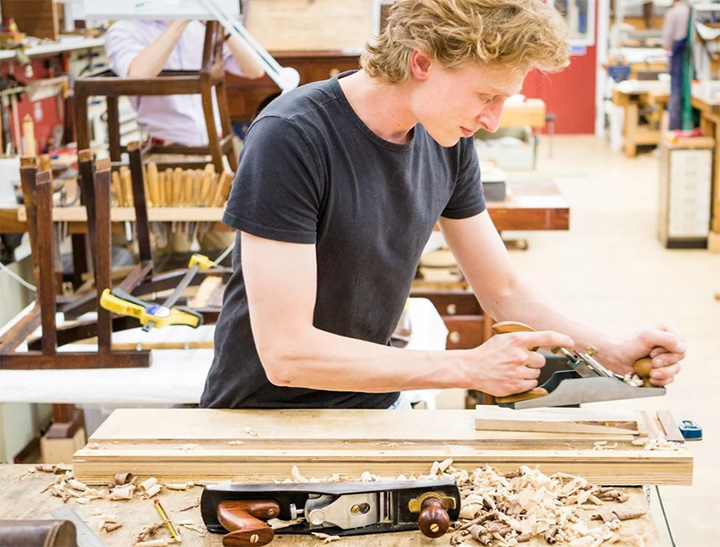 Arian de Goede aan het werk